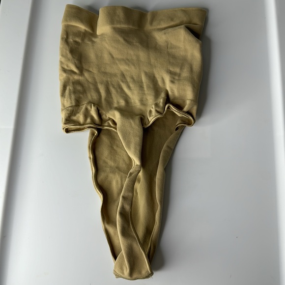 NWOT SKIMS SEAMLESS SCULPT HIGH WAISTED THONG CLAY XS - Picture 5 of 6